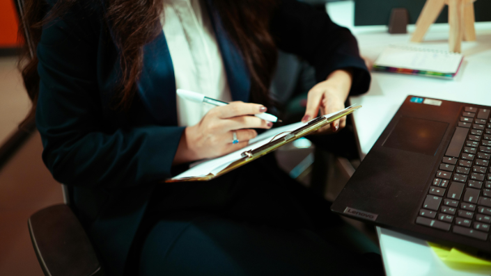 Risk Reassessment Cycles Under UAE AML Regulations in 2026